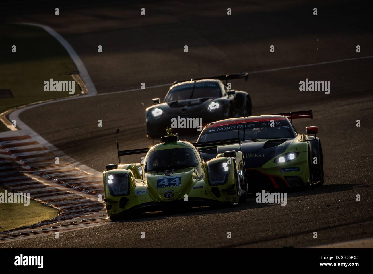 44 Konopka Miroslav (svk), Caldwell Oliver (gbr), Panciatici Nelson (Fra), ARC Bratislava, Ligier JSP217 - Gibson, Action 98 Dalla Lana Paul (CAN), Farfus Augusto (BH), Gomes Marcos (BH), Aston Martin Racing, Aston Martin Vantage AMR, Action während der 8 Stunden von Bahrain, 6. Lauf der FIA-Langstrecken-Weltmeisterschaft 2021, FIA WEC, auf dem Bahrain International Circuit, vom 4. Bis 6. November 2021 in Sakhir, Bahrain - Foto: Germain Hazard/DPPI/LiveMedia Stockfoto