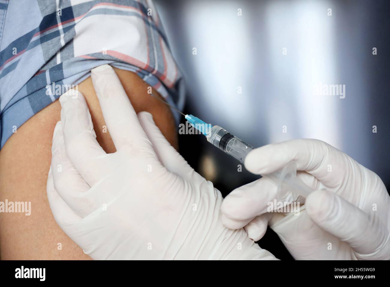 Tut Eine Spritze In Die Schulter Weh www.alamy.de