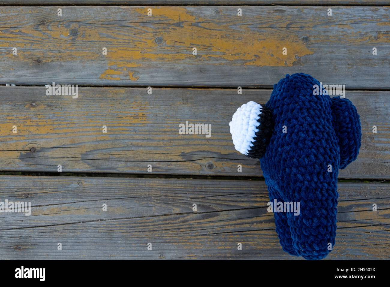 Plüsch Häkelspielzeug amigurumi unter uns Stockfoto