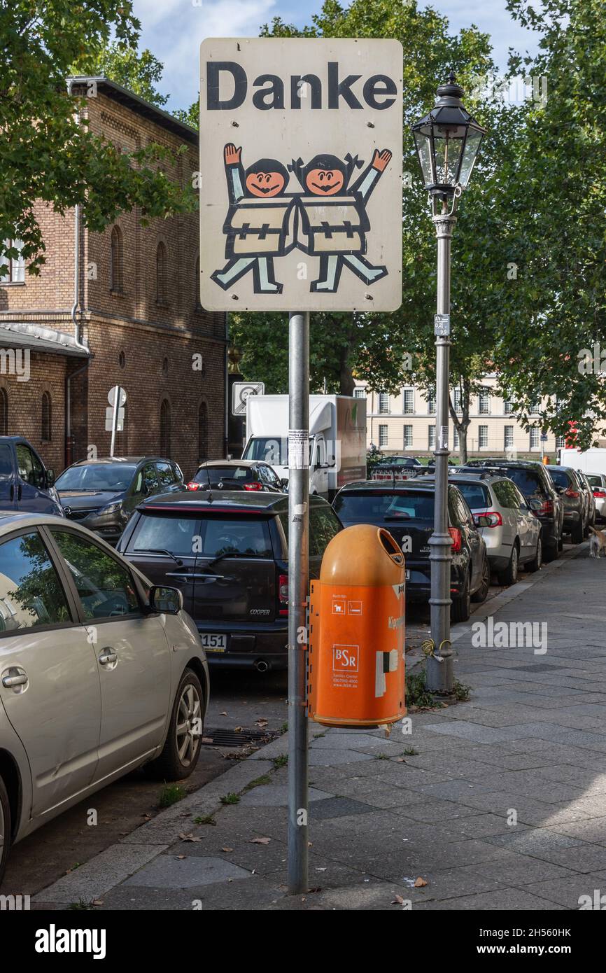 Informationsschild Schulzone Stockfoto