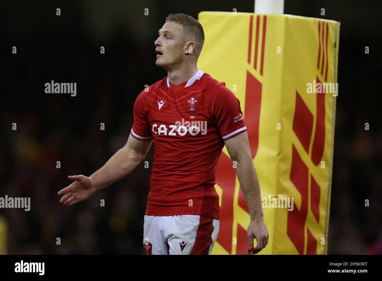 Johnny McNicholl aus Wales schaut zu. Rugby Herbst Nationen Serie Spiel, Wales gegen Südafrika im Fürstentum Stadion in Cardiff am Samstag, 6. November 2021. Bild von Andrew Orchard/Andrew Orchard Sport Fotografie Stockfoto