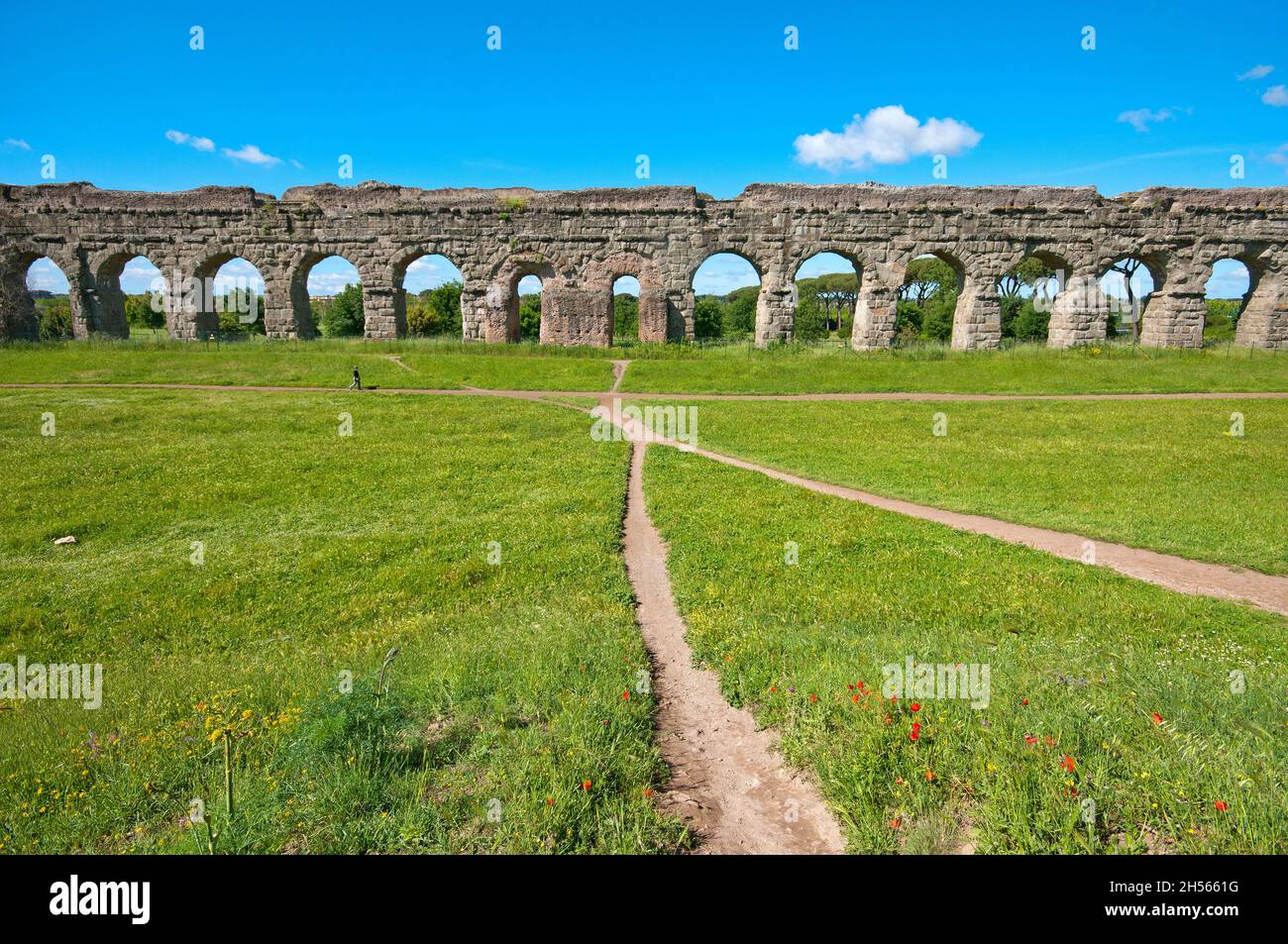 Antikes Aquädukt Claudio-Anio Novus, Park der Aquädukte (Parco degli Acquedotti), Rom, Latium, Italien Stockfoto