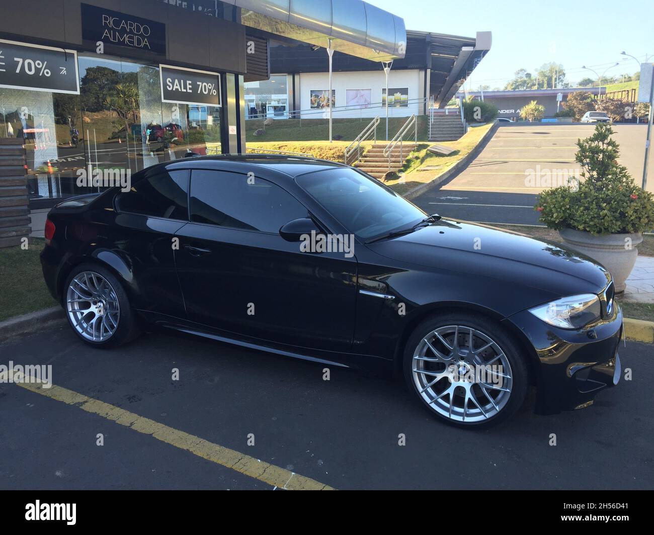 BMW 135i, Auto Seitenansicht, Coupé, schwarze Farbe, Baujahr 2011 - São Paulo - Brasilien . Stockfoto