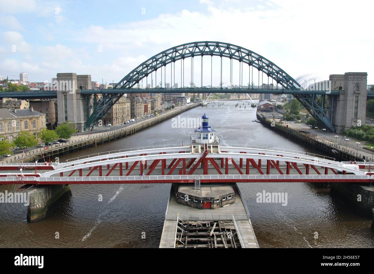Die Tyne-Brücke von einer anderen der sieben Brücken aus gesehen, die die Tyne überqueren. Stockfoto