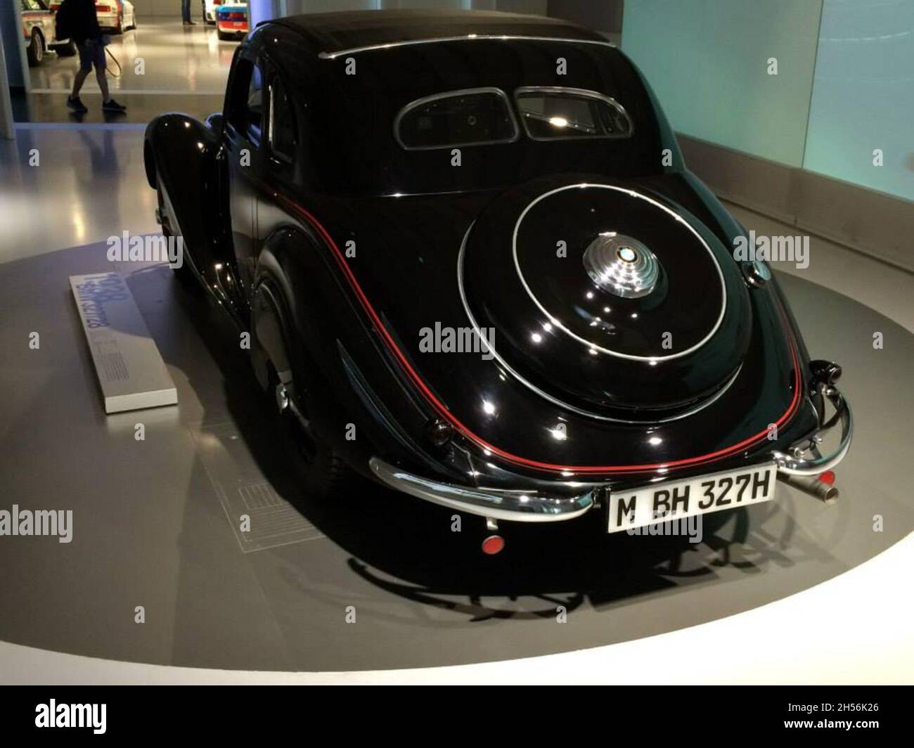 BMW 327/28: Rückansicht des Fahrzeugs, schwarz, Baujahr 1938, 2 Türen. BMW Museum: Welt - München - Deutschland. Stockfoto