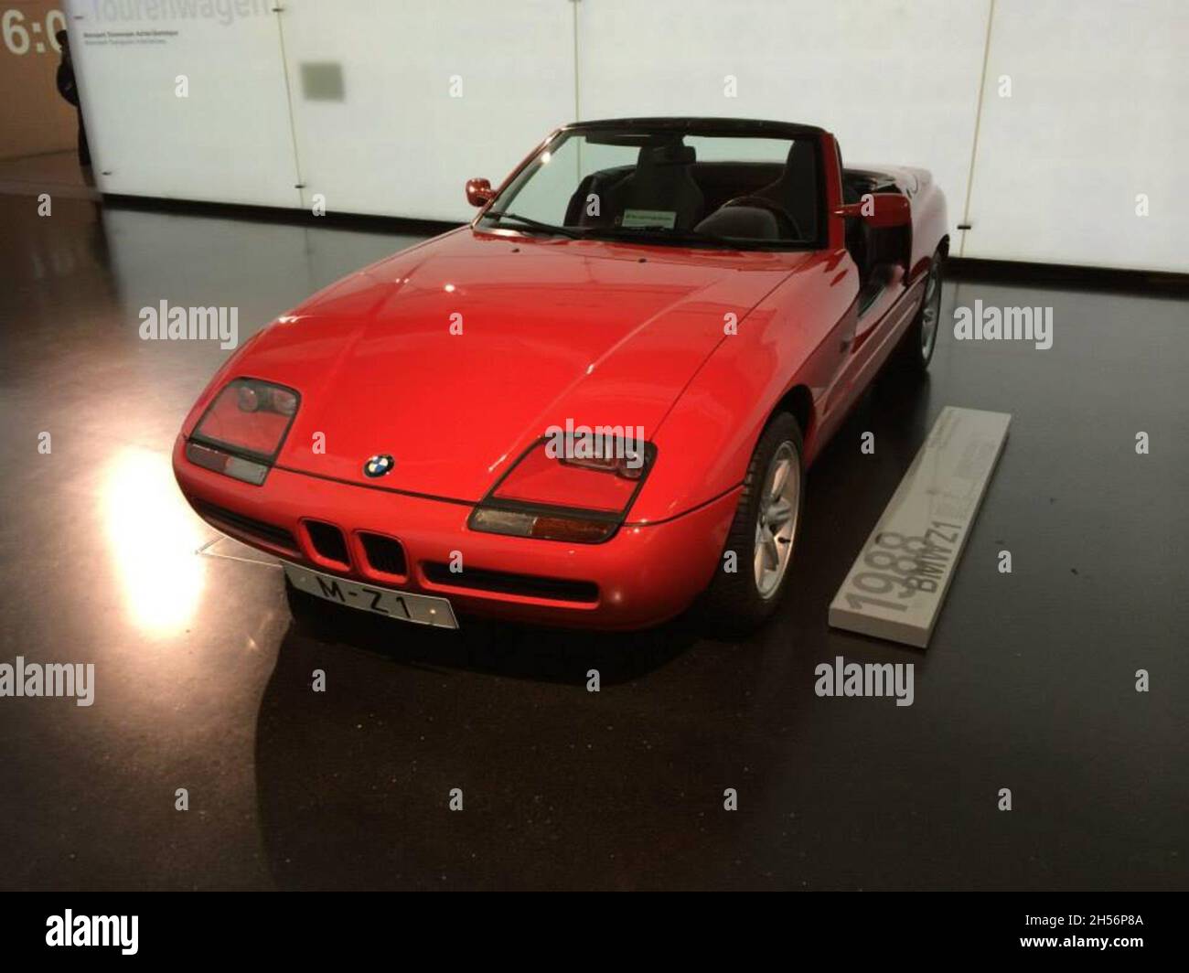 BMW Z1 : Frontansicht, rot, Baujahr 1988, Roadster, produziert zwischen ...