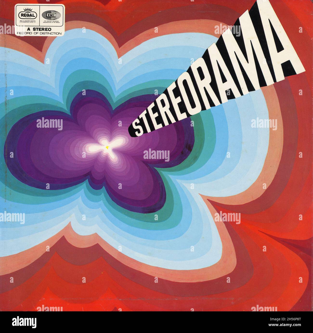 Stereorama. EMI Regal SREG2049. 1968. Sampler-Album mit Titeln von Emis Easy Listening und Middle of the Road Range, darunter Joe Loss, Frank Pourcel, Ron Goodwin Orchestern. Psychedelisch ist das Covermuster bemalt und der Titel handgezeichnet. Stockfoto