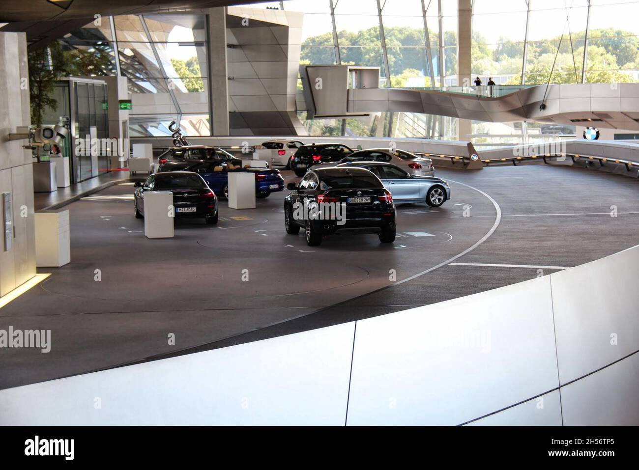 Welt: Ort für die Auslieferung von Neuwagen an Kunden. Stockfoto