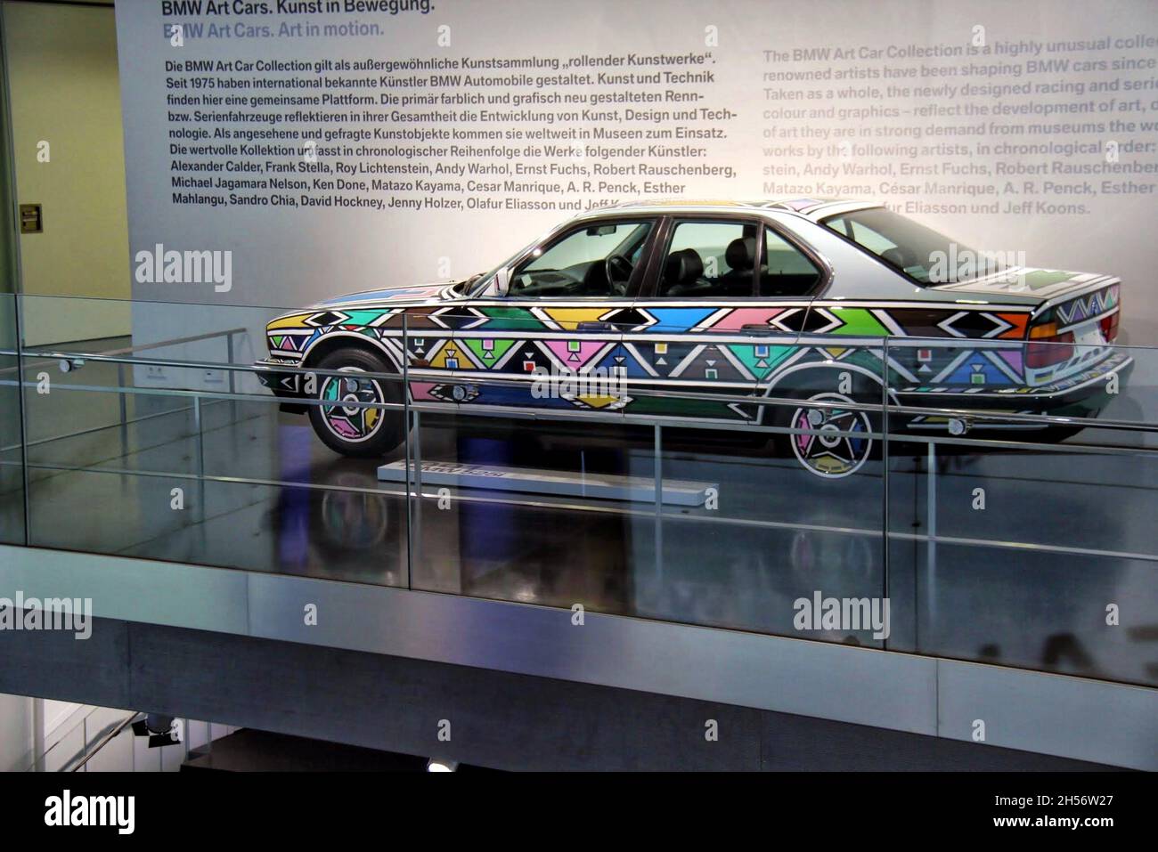 BMW 525 (E34): Art Cars, Jahr 1991, Malerin Esther Mahlangu, BMW Art Car ist eine Serie von 19 Autos, die von verschiedenen Künstlern gemalt wurden. BMW Museum. Stockfoto