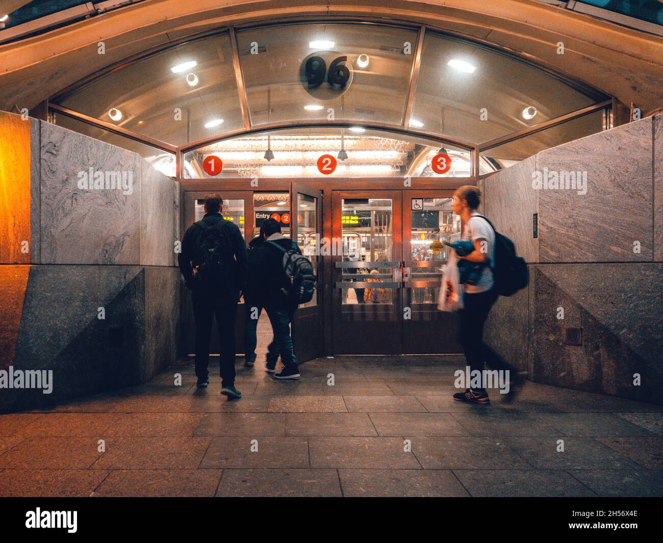 Eingang zu einer U-Bahn-Station Stockfoto