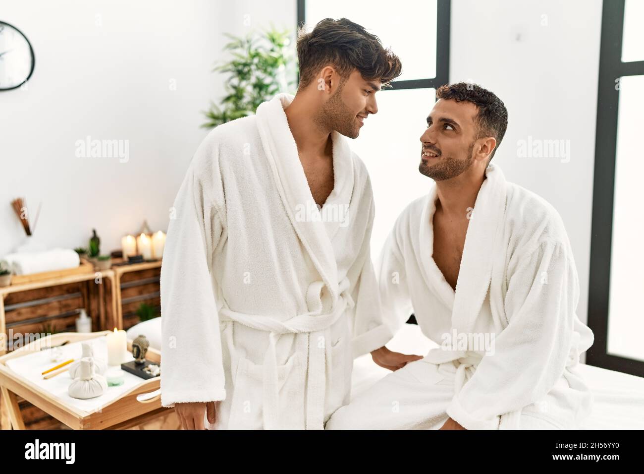 Gay massage Fotos und Bildmaterial in hoher Auflösung Alamy