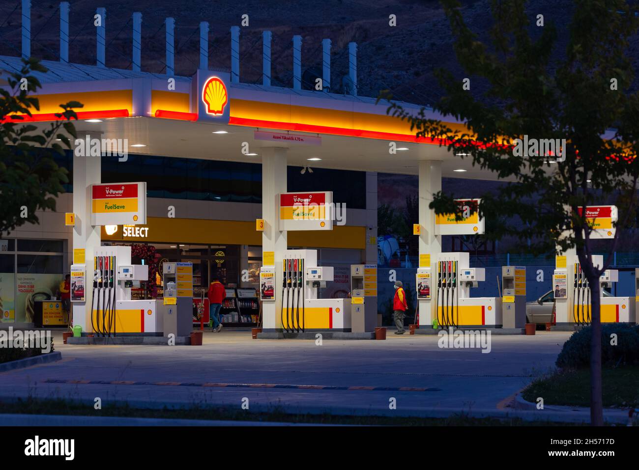 Ankara, Türkei - 29. September 2021: Shell ist eines der größten Ölvertriebsunternehmen in der Türkei und verfügt über mehrere Stationen in Ankara. Stockfoto