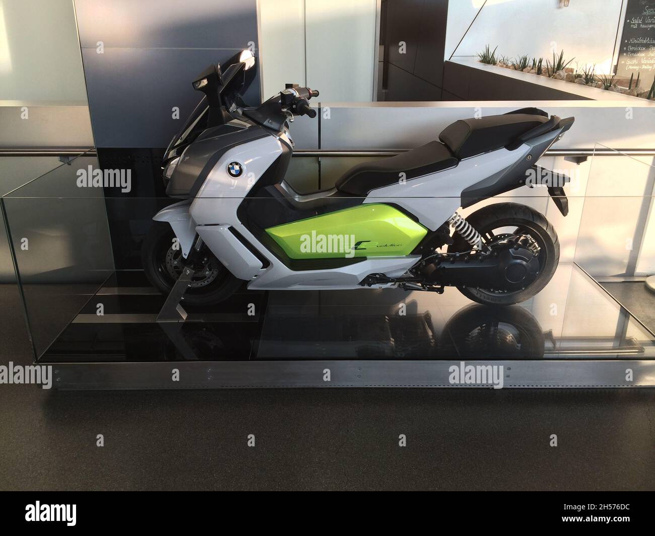 BMW C Evolution Elektroroller . Weltausstellung - München - Deutschland Stockfoto