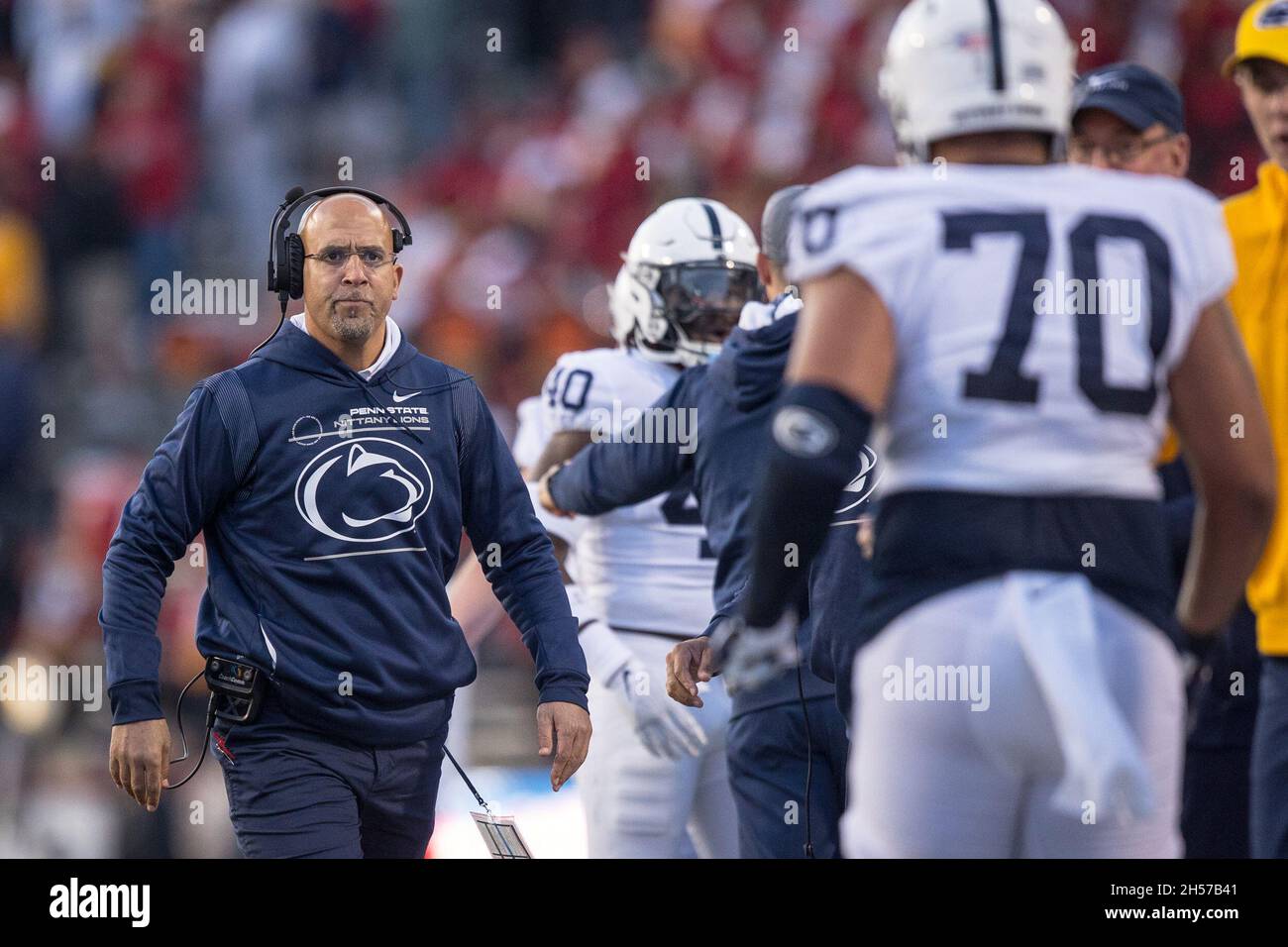 6. November 2021: James Franklin, Cheftrainer von Penn State Nittany Lions, würdigt sein Vergehen, nachdem er während des NCAA-College-Fußballspiels zwischen Penn State und Maryland im Capital One Field im College Park, Maryland, den Schieß los. Touchdown erzielt hat. Fotograf: Cory Royster Stockfoto