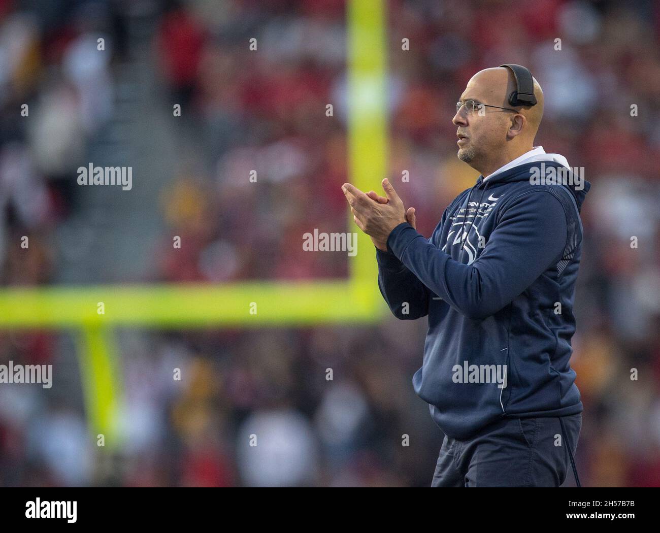 6. November 2021: James Franklin, Cheftrainer von Penn State Nittany Lions, würdigt sein Vergehen, nachdem er während des NCAA-College-Fußballspiels zwischen Penn State und Maryland im Capital One Field im College Park, Maryland, den Schieß los. Touchdown erzielt hat. Fotograf: Cory Royster Stockfoto
