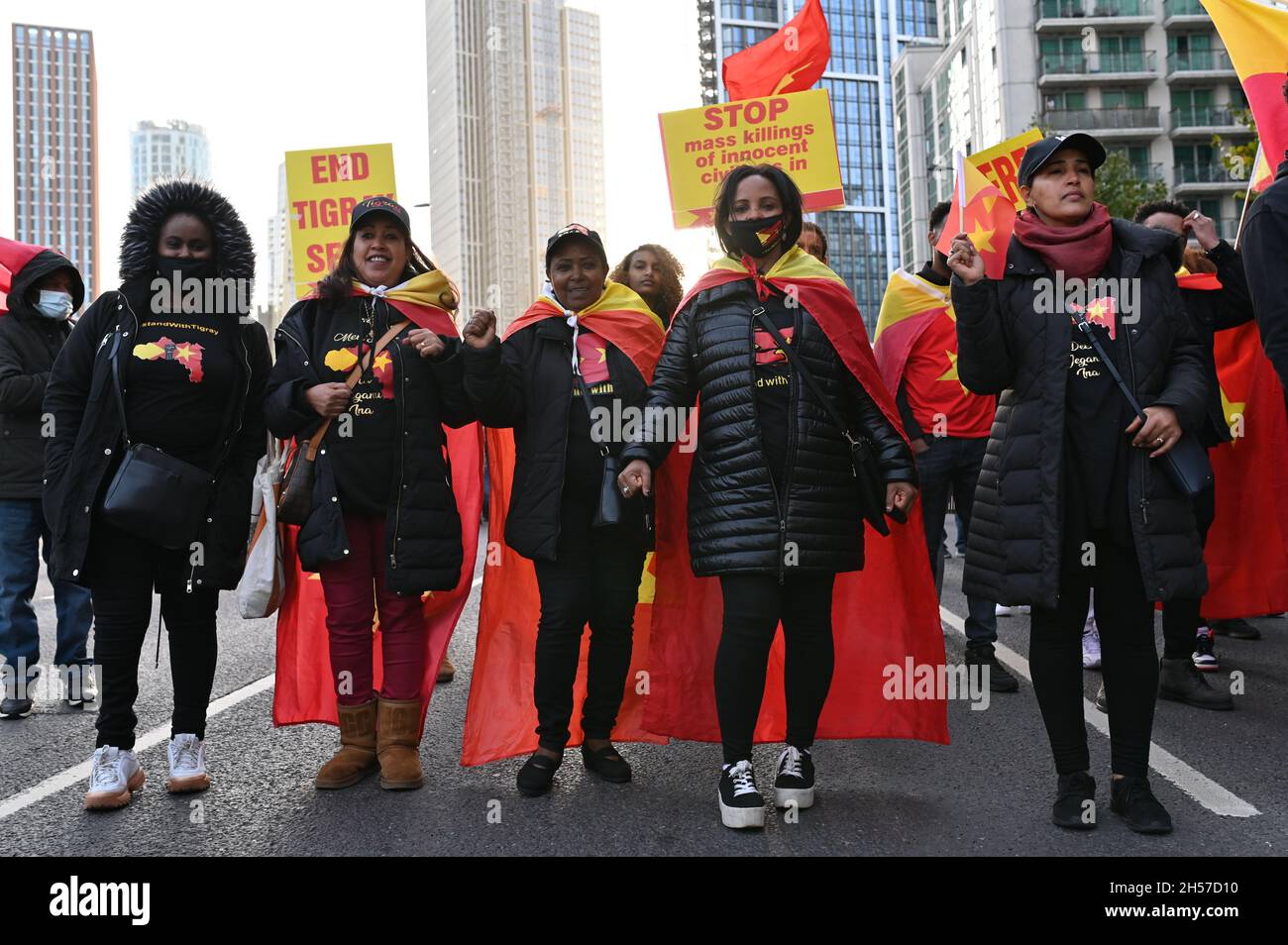 London, Großbritannien. 7. November 2021. Demonstranten marschieren von der US-Botschaft zum Trafalgar Square, um ein Jahr seit Beginn des Tigray-Krieges und des Völkermordes gegen das äthiopische Regime zu begehen. Quelle: Andrea Domeniconi/Alamy Live News Stockfoto