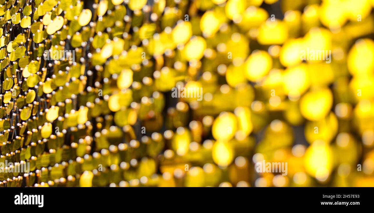 Abstrakter Hintergrund von Glitter Golden Lights. Breiter Grunge Hintergrund für Weihnachtskarten. Stockfoto