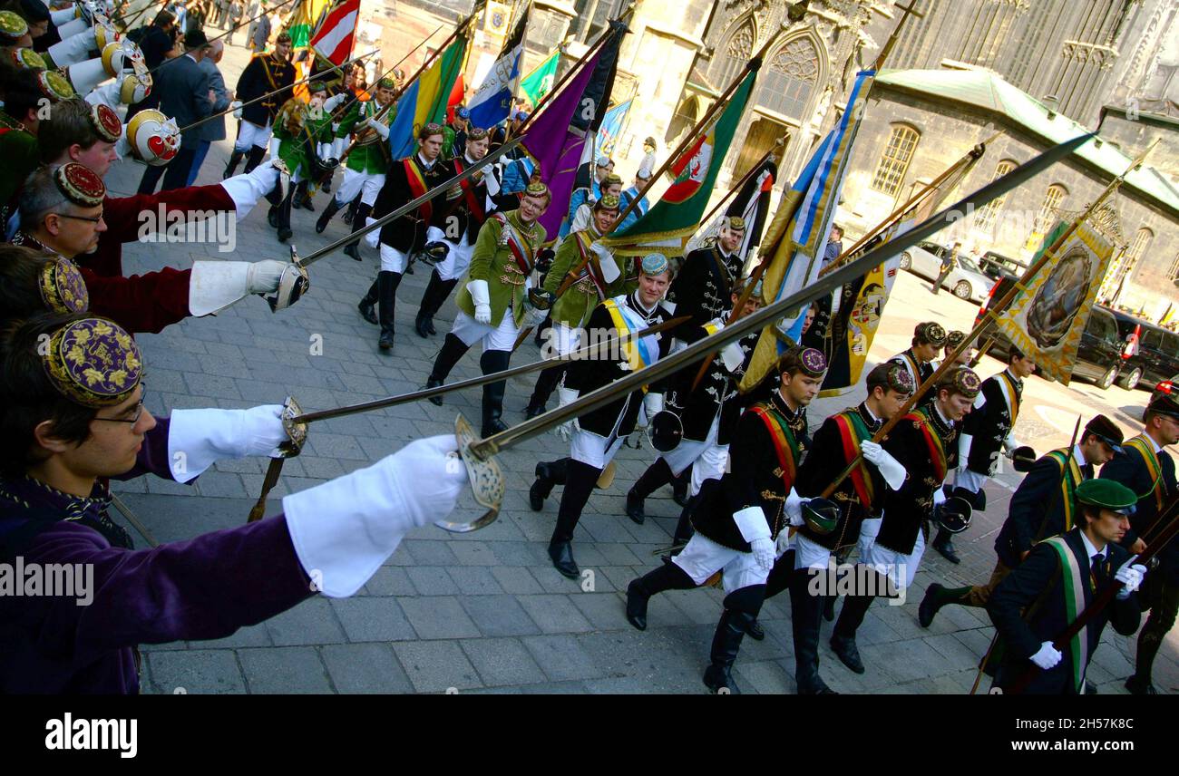 Wien, Österreich. 16. Juli 2011. Beerdigung von Otto Habsburg. Die Trauerleitung am Stephansplatz Stockfoto