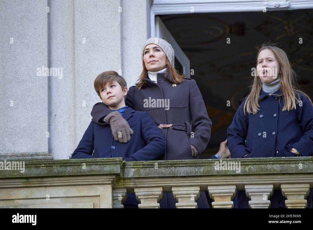 Kronprinzessin Mary übernimmt am 07. November 2021 in Dyrehaven nördlich von Kopenhagen, Dänemark, die Verleihung des Ehrenpreises der Kronprinzessin Mary im Zusammenhang mit der Huberusjagd. Die Hubertus-Jagd ist eine Fortsetzung der alten Parforce-Jagd, für die Dyrehaven ursprünglich gebaut wurde. Die Jagd ist 11 Kilometer lang mit 32 Hindernissen unterwegs und findet, bis auf wenige Ausnahmen, seit 1900 jedes Jahr statt. Im Zusammenhang mit der Hubertus-Jagd wird die Kronprinzessin den Ehrenpreis der Kronprinzessin Mary für die Gewinnerin der Jagd vergeben. Bildershows:Kronprinzessin Prinzessin Mary von Dänemark Stockfoto