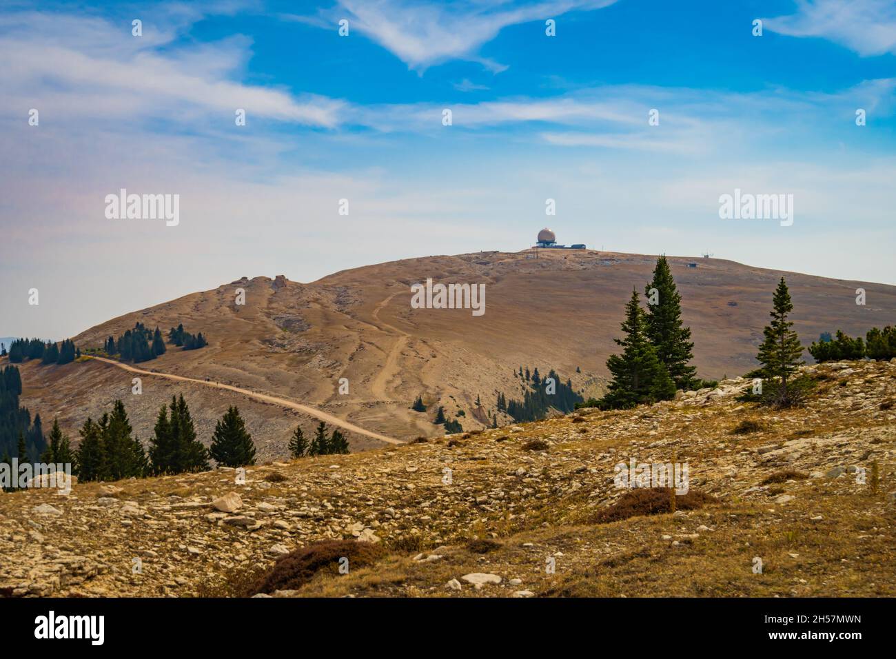 Wetterstation am Medicine Mountain, Wyoming Stockfoto