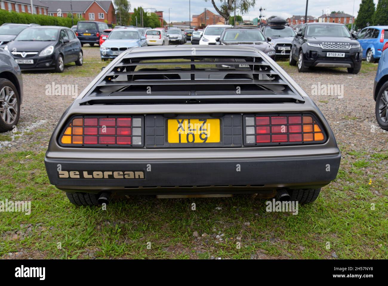 Rückansicht eines Klassikers aus Delorea, der durch den Film Zurück in die Zukunft berühmt wurde Stockfoto