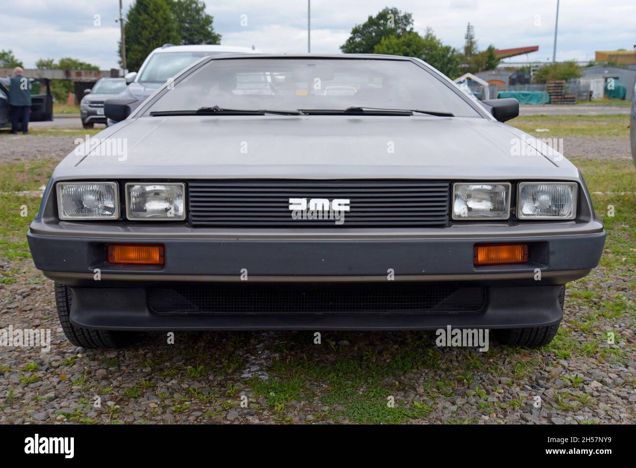 Frontgrill Detailansicht eines Delorean Oldtimer, berühmt durch den Film Zurück in die Zukunft Stockfoto