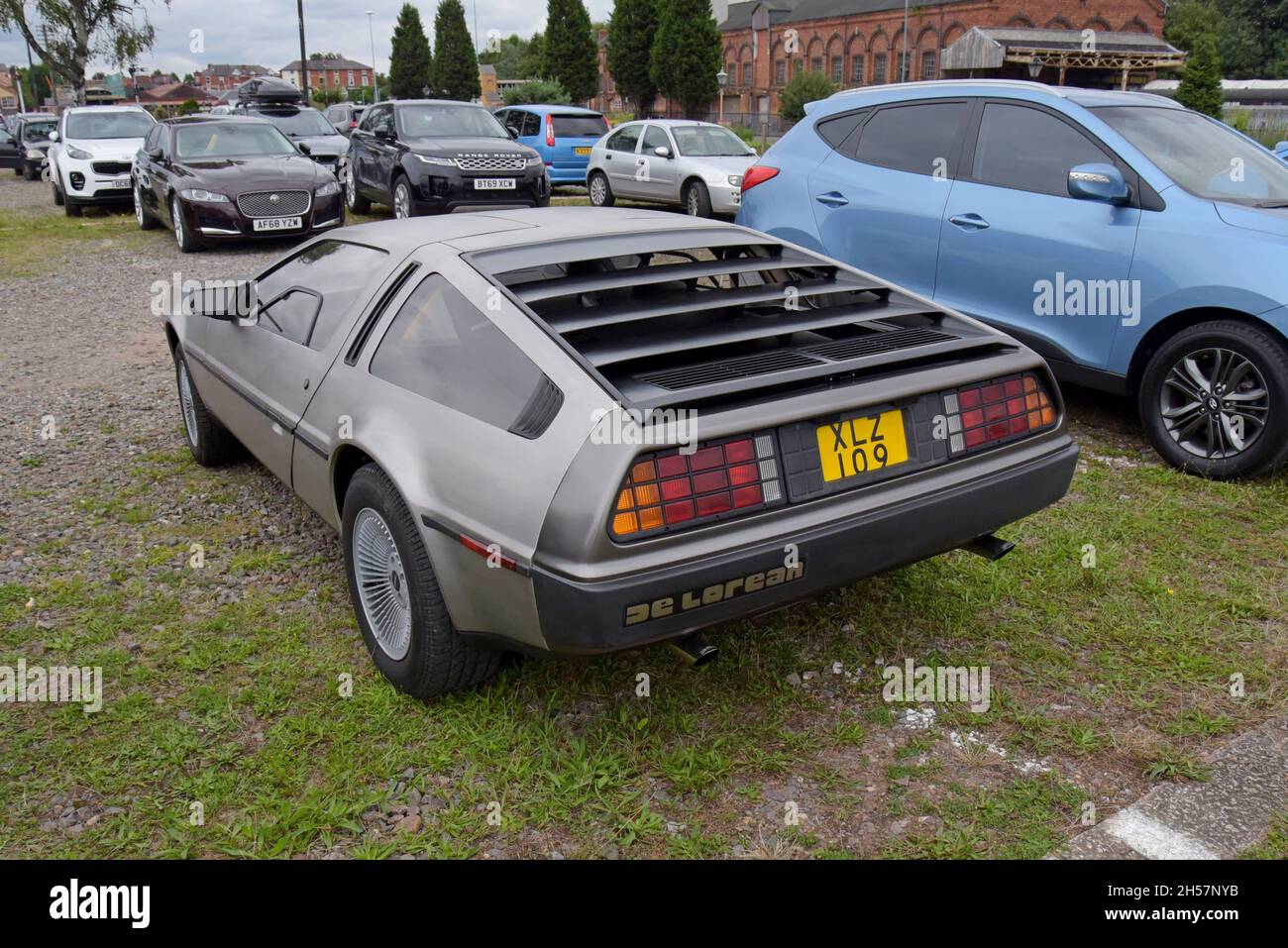Rückansicht eines Klassikers aus Delorea, der durch den Film Zurück in die Zukunft berühmt wurde Stockfoto