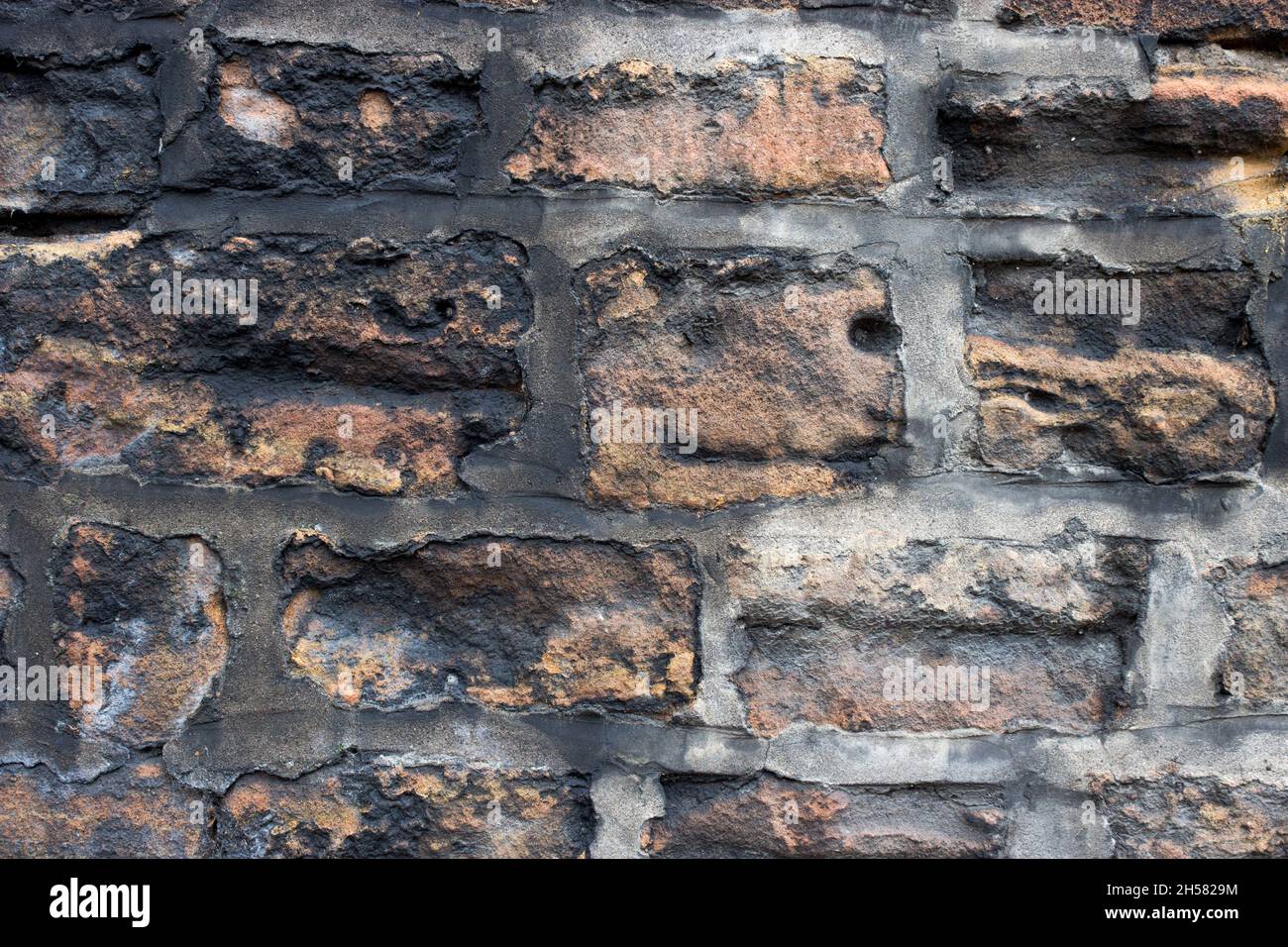 Bild einer Ziegelwand, Stück für Stück, Stein für Stein, Wand, massiv, Sicher, Hindernis, Backsteinwand Hintergrund, Mauerwerk, Definiert Stockfoto