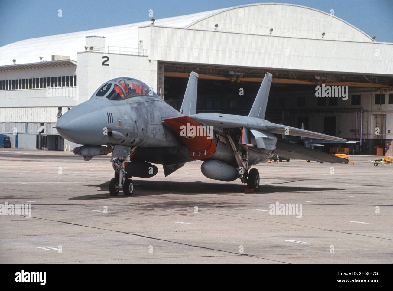 F-14 von VF-11, The Red Rippers, vor dem Hangar 2, NAS Miramar, San Diego, Kalifornien Stockfoto