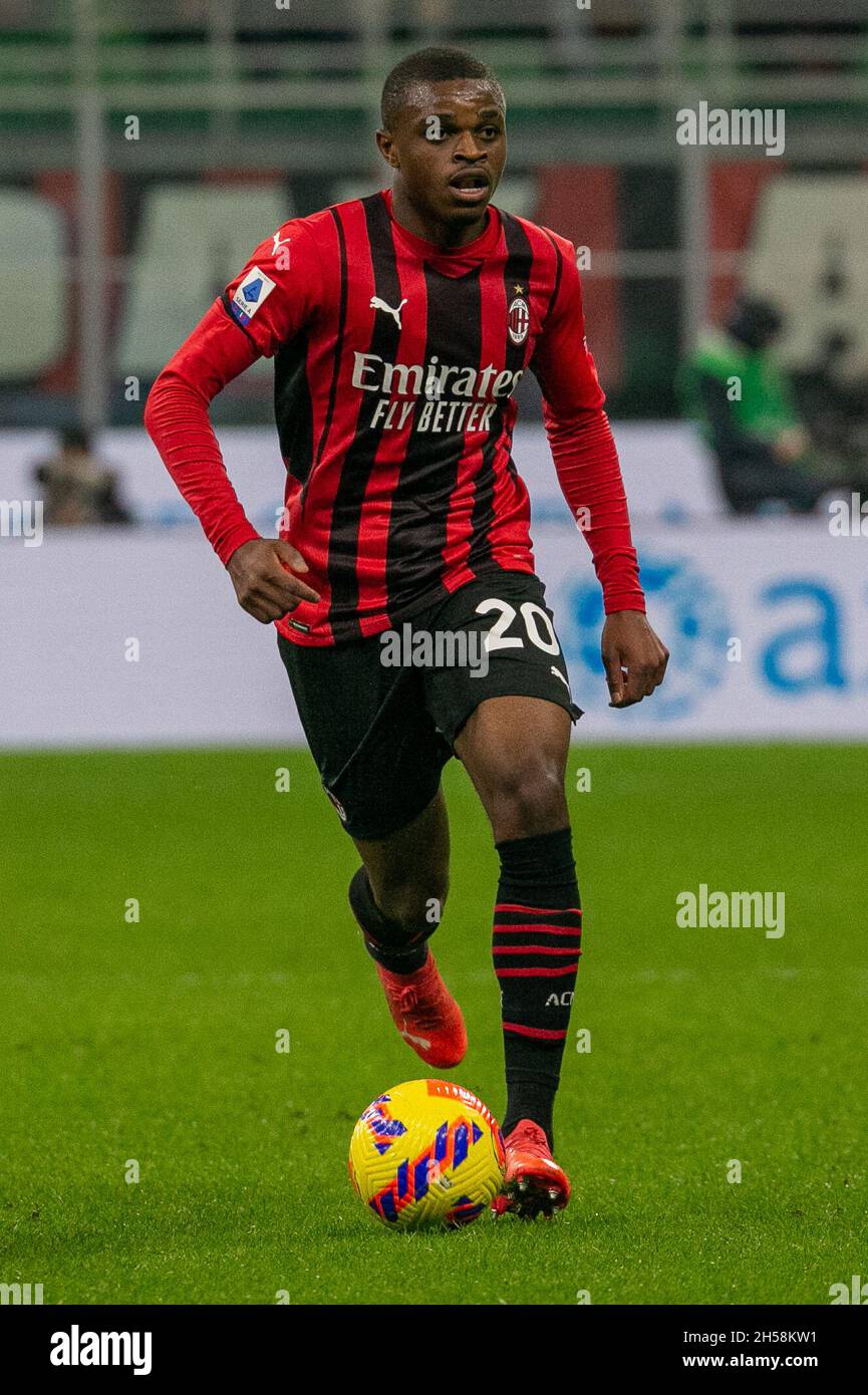 Mailand, Italien - november 7 2021 - Milan-Inter Serie A - pierre kalulu a.c. milan Credit: Christian Santi/Alamy Live News Stockfoto