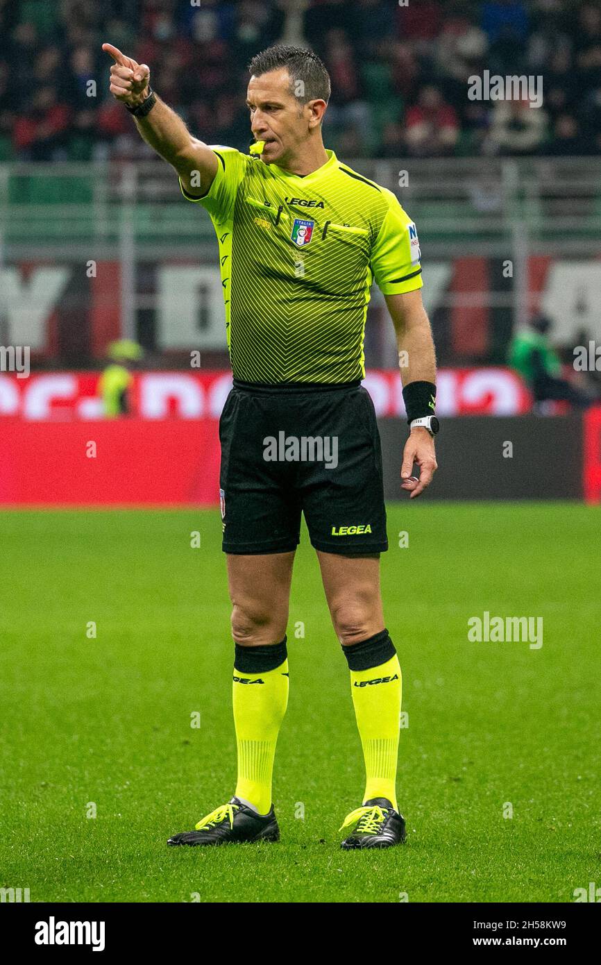 Mailand, Italien - november 7 2021 - Milan-Inter Serie A - daniele doveri from rome Schiedsrichter Credit: Christian Santi/Alamy Live News Stockfoto