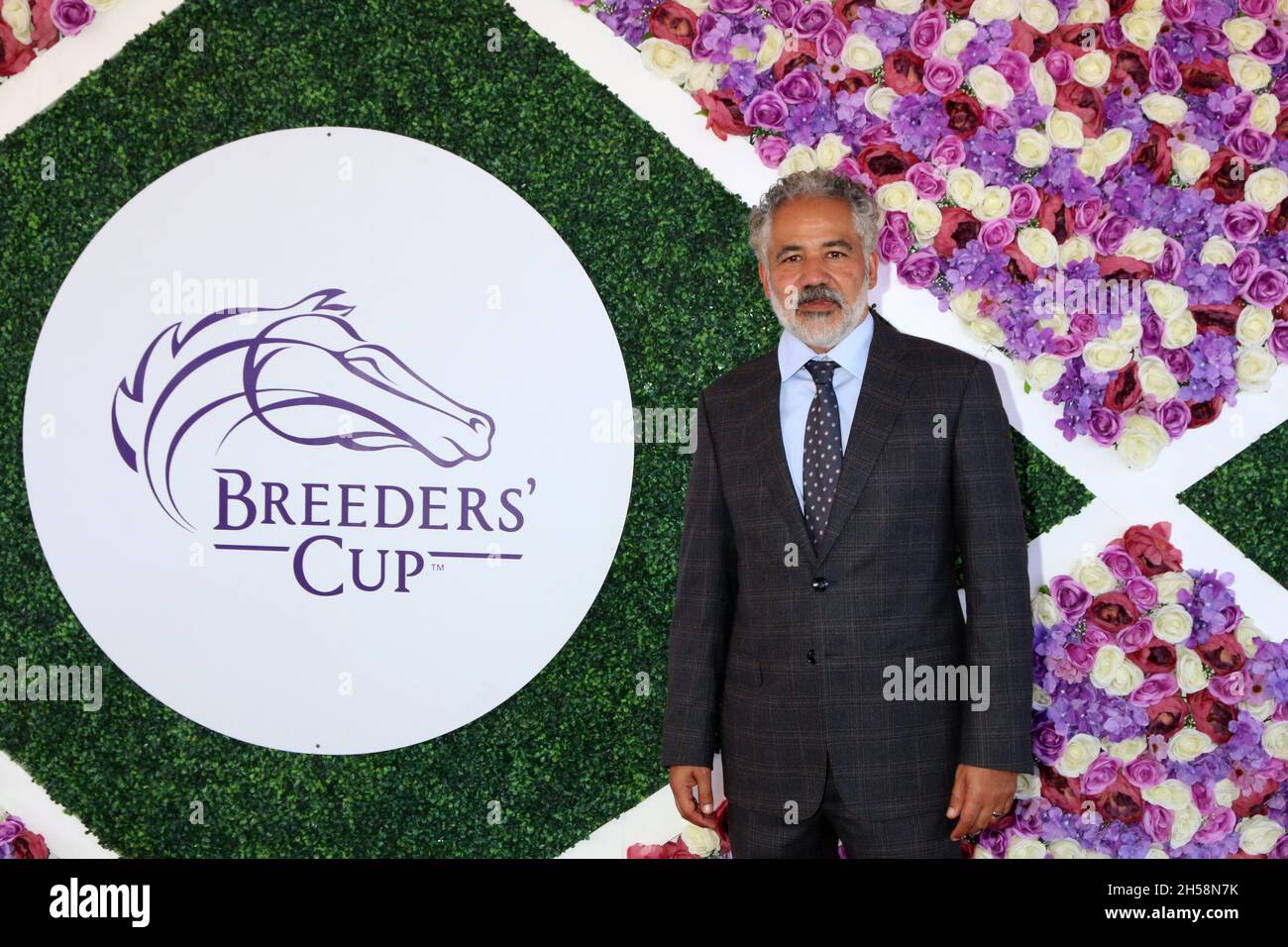 6. November 2021, Del Mar, CA, USA: Del Mar - 6. NOVEMBER: John Ortiz beim Breeders Cup Race 2021 auf der Del Mar Rennbahn am 6. November 2021 in Del Mar, CA (Bild: © Kay Blake/ZUMA Press Wire) Stockfoto