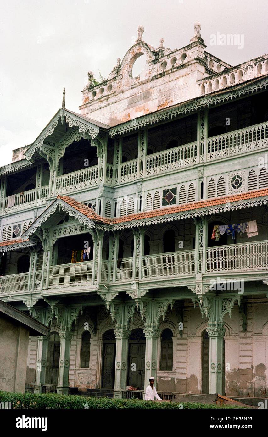 Afrika, Tansania, Sansibar 1976. Das alte Dispensary-Gebäude, UNESCO-Weltkulturerbe in Stone Town. Stockfoto