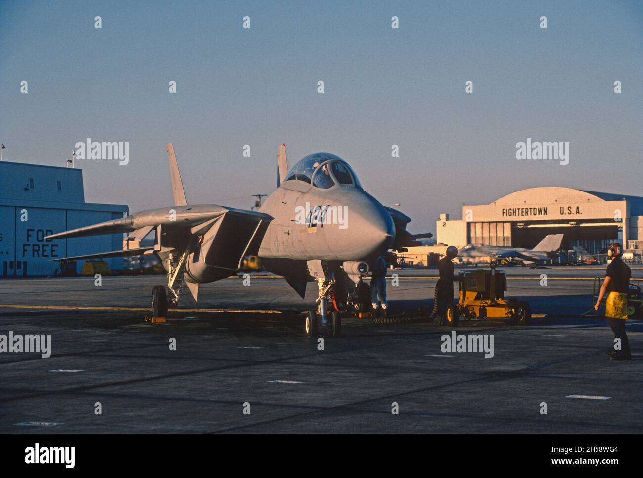 F-14 Inbetriebnahme bei Sonnenuntergang Stockfoto