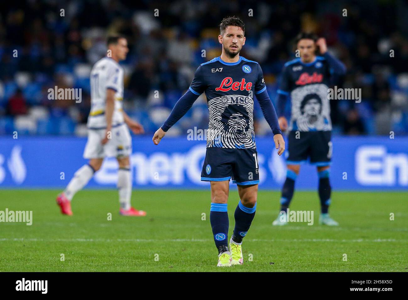 Der belgische Stürmer von SSC Napoli Dries Mertens sieht während des Fußballspiels der Serie A zwischen SSC Napoli und Hellas Verona am 7. November 2021 im Diego Armando Maradona Stadium in Neapel, Süditalien, aus. Stockfoto