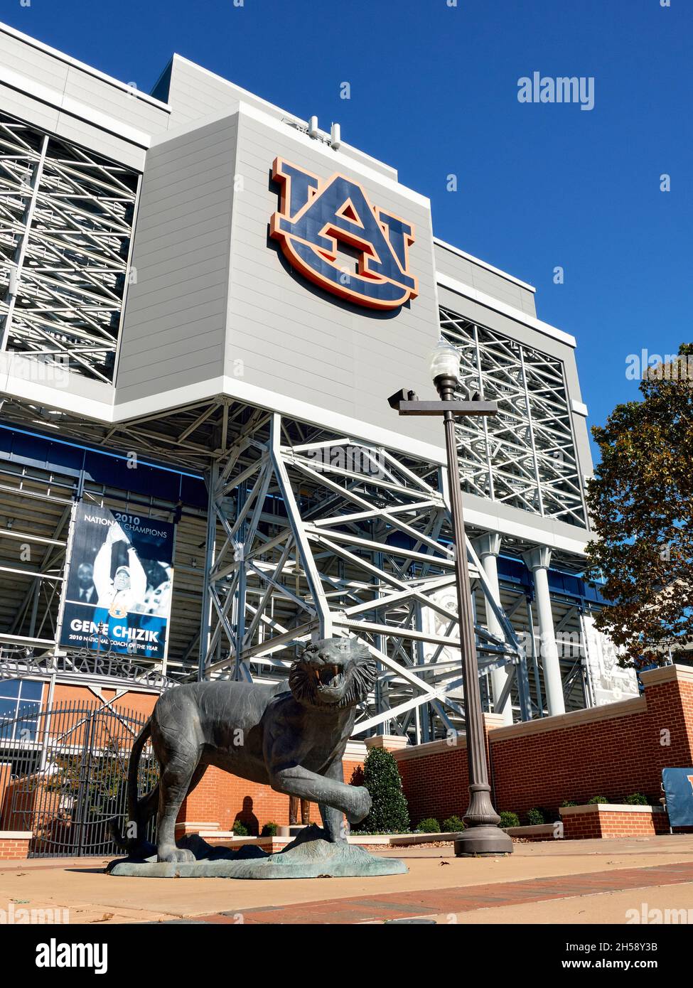 Auburn University Jordan-Hare Fußballstadion Außeneingang mit dem Auburn Tigers Logo in Auburn Alabama, USA. Stockfoto