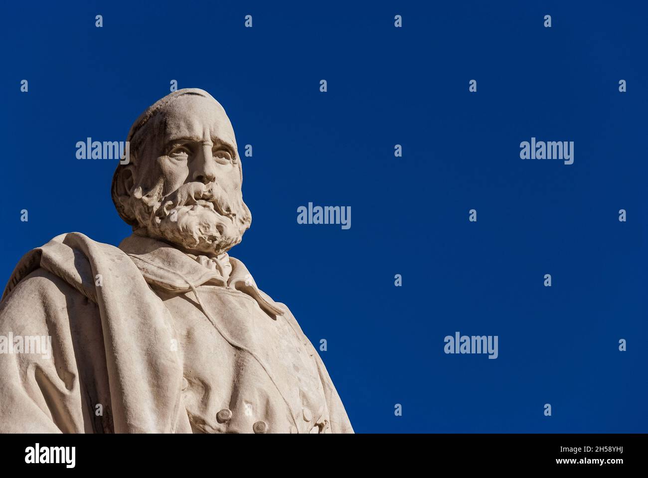 Denkmal von Giuseppe Garibaldi, einem der Väter des Vaterlandes Italiens und Nationalheld, im Zentrum von Lucca, errichtet 1889 (mit Kopierraum) Stockfoto