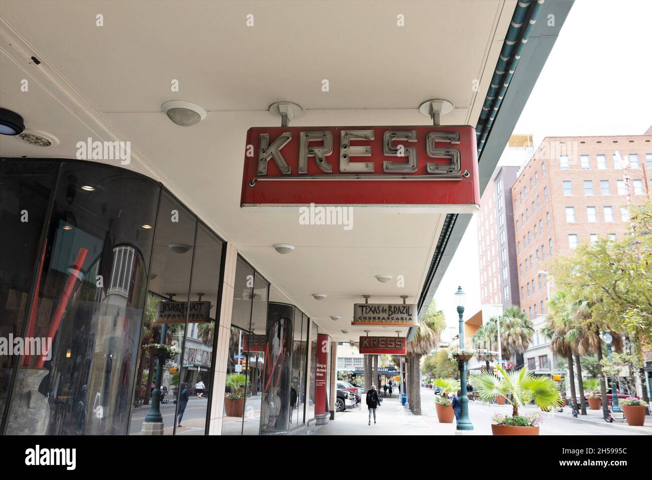 Historisches Kress-Schild am Kress-Gebäude in der Innenstadt von San Antonio, Texas. Stockfoto