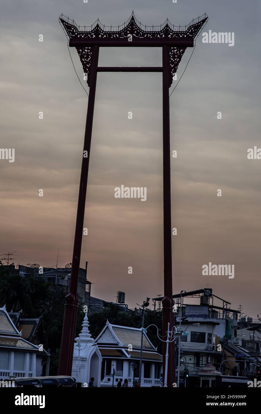 Der Riesenschaukel oder 'Sao Chingcha' die Architektur, die für die Zeremonie des Schwingens in der königlichen Zeremonie des Tri-yam phai teripiwa der Brah geschaffen wurde Stockfoto