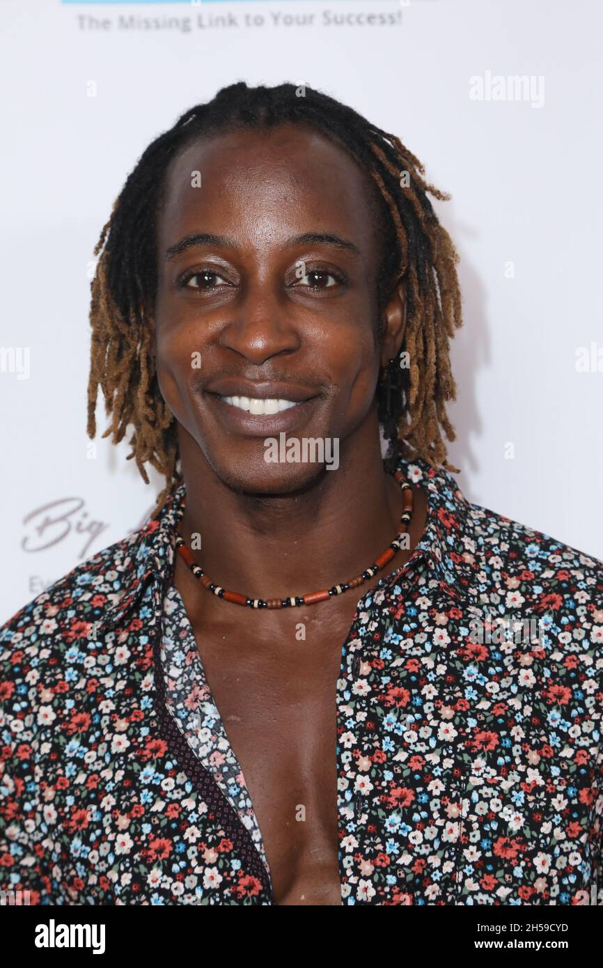 Los Angeles, Kalifornien, USA. November 2021. Shaka Smith beim Film Fest LA Live: 'Director's Vision with Kathy Kolla' im Regal Cinemas in Los Angeles, Kalifornien. Kredit: Sheri Determan Stockfoto