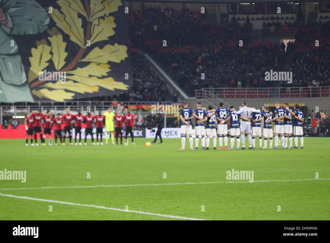 Mailand, Italien. November 2021. Serie Ein Spiel zwischen AC Mailand und dem FC Internazionale im Giuseppe Meazza Stadium, am 07. November 2021 in Mailand, Italien (Foto: Mairo Cinquetti/Pacific Press) Quelle: Pacific Press Media Production Corp./Alamy Live News Stockfoto