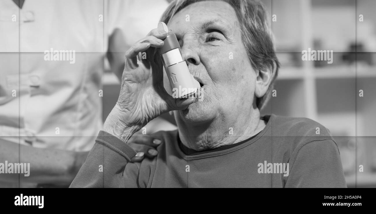 Ältere Frau, die einen Asthmainhalator verwendet, geometrisches Muster Stockfoto