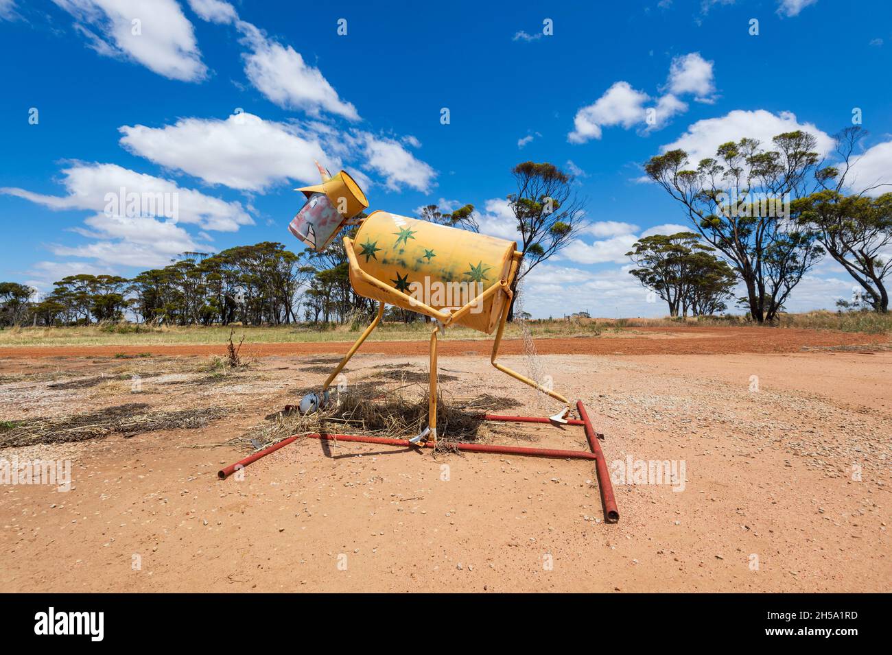 Lustige Tierkunst entlang des Tin Horse Trail, Kulin, der Wheatbelt-Region, Western Australia, WA, Australien Stockfoto