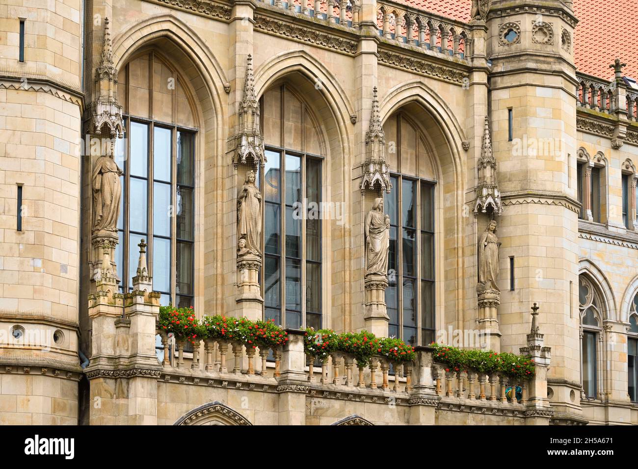 Rathaus in Braunschweig, Niedersachsen, Deutschland. Neugotisches Rathaus, neugotische Architektur. Altstadt in Braunschweig, Deutschland. Stockfoto