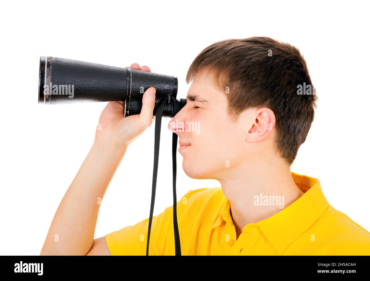 Junger Mann mit Monocle Spionage für jemanden auf dem weißen Hintergrund Stockfoto