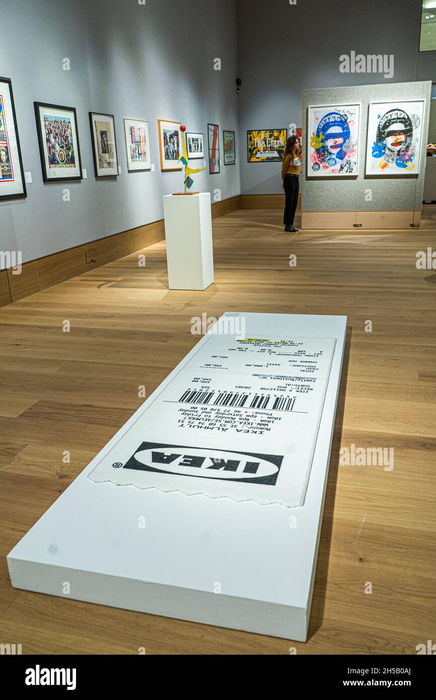 NEW BOND STREET LONDON, GROSSBRITANNIEN. 8. November 2021. VIRGIL ABLOH X IKEA MARKERAD Receipt Rug, 2019, Schätzung: £ 500 - 700 beim Bonhams Pop X Culture Sale. Der Verkauf findet am 17. November in Bonhams Knightsbridge statt. Kredit: amer ghazzal/Alamy Live Nachrichten Stockfoto