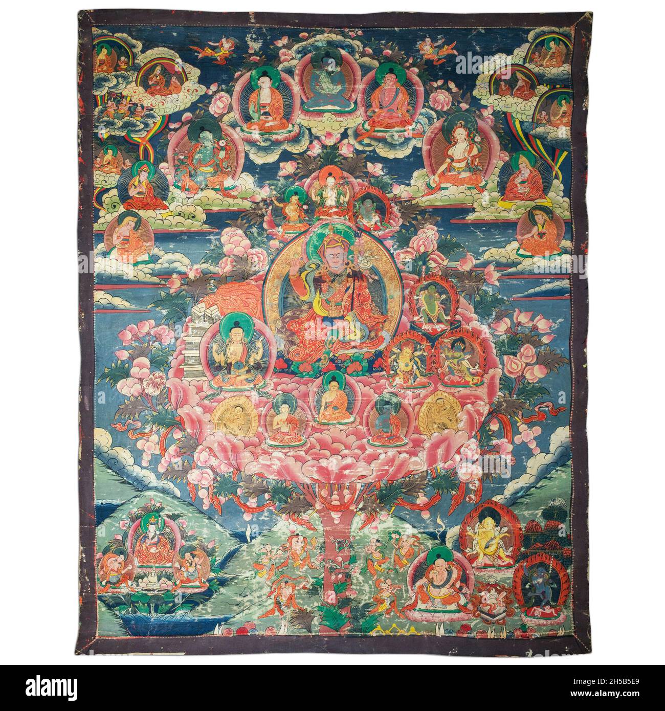 Antiker tibetischer Thangka von Padmasambhava oder Guru Rinpoche Refuge Tree. Himalaya, Anfang des 20. Jahrhunderts Stockfoto