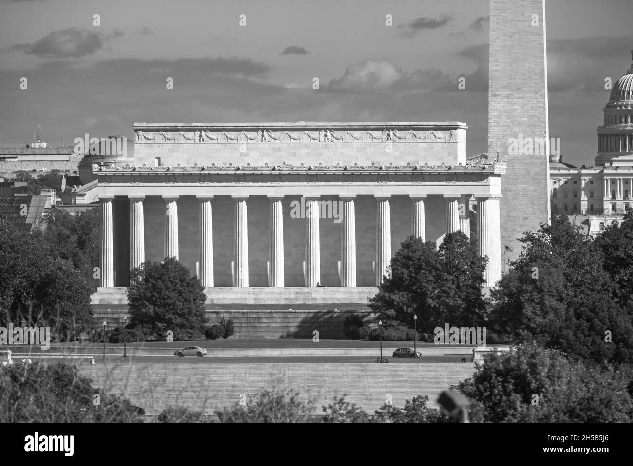 WASHINGTON, DC, USA - Lincoln Memorial, Washington Monument auf der rechten Seite. Stockfoto