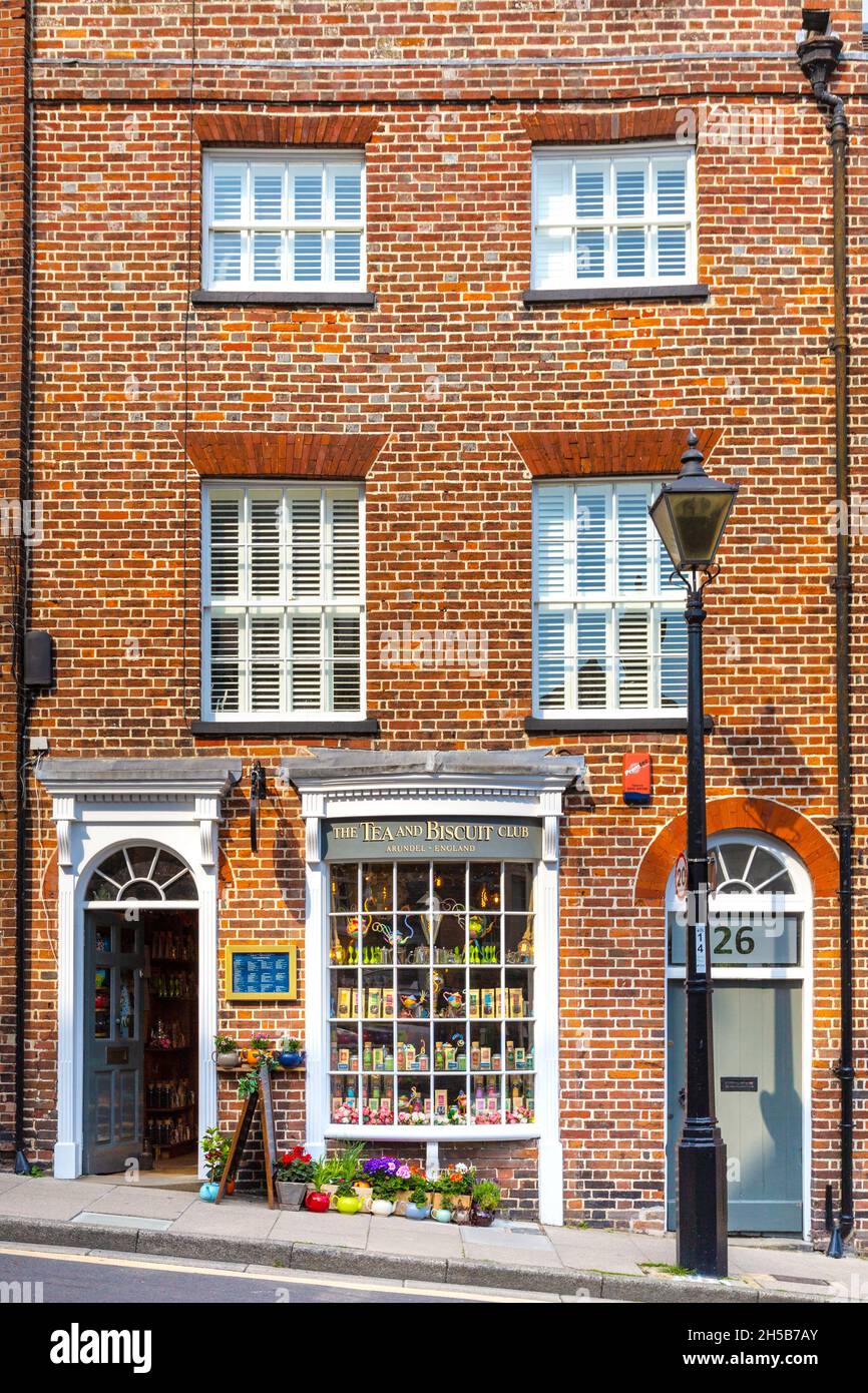 Außenansicht des Tea and Biscuit Club-Shops in Arundel, West Sussex, London, Großbritannien Stockfoto
