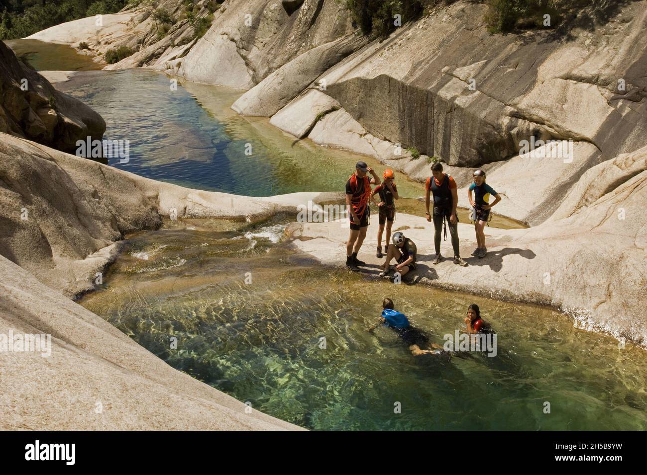 CANYONING IN DER PURCARACCIA KASKADEN, BAVELLA GEBIRGE, SÜDKORSIKA (2A), KORSIKA, FRANKREICH Stockfoto